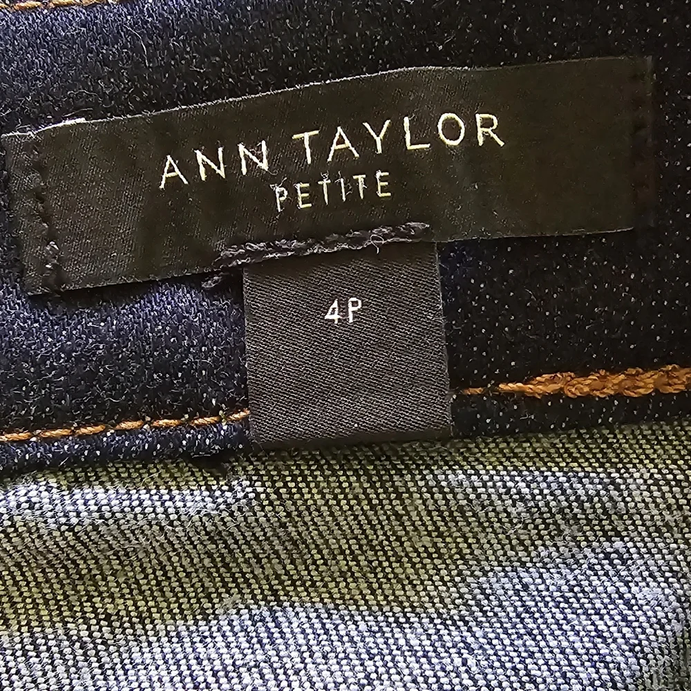 EUC Ann Taylor Dark Wash Fit & Flare Denim Skirt, 4P - Picture 6 of 8